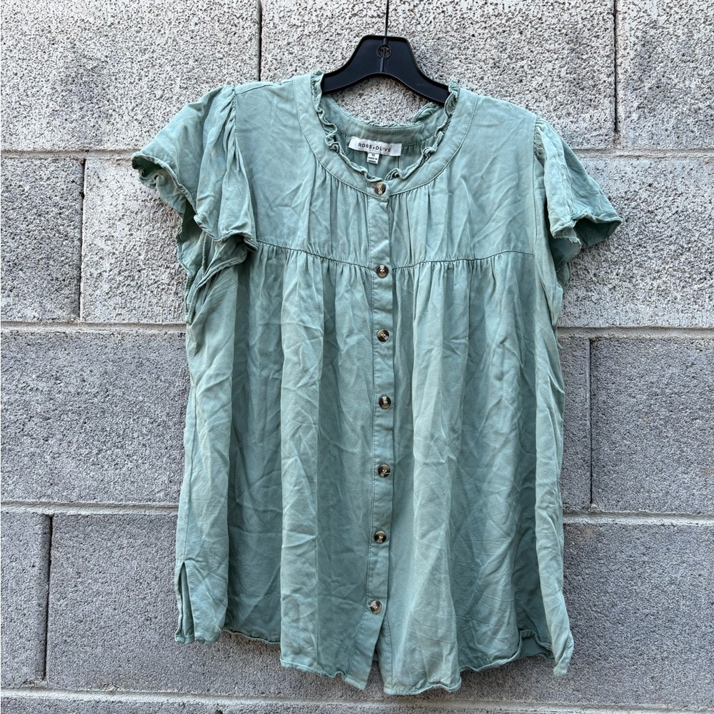 Rose + Olive 1X Pin Tuck Green Button-Up Babydoll Top Ruffle Sht Sleeve Neckline